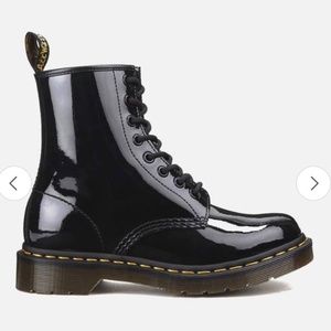Dr. Martens Boot: Black Patent Size 9
